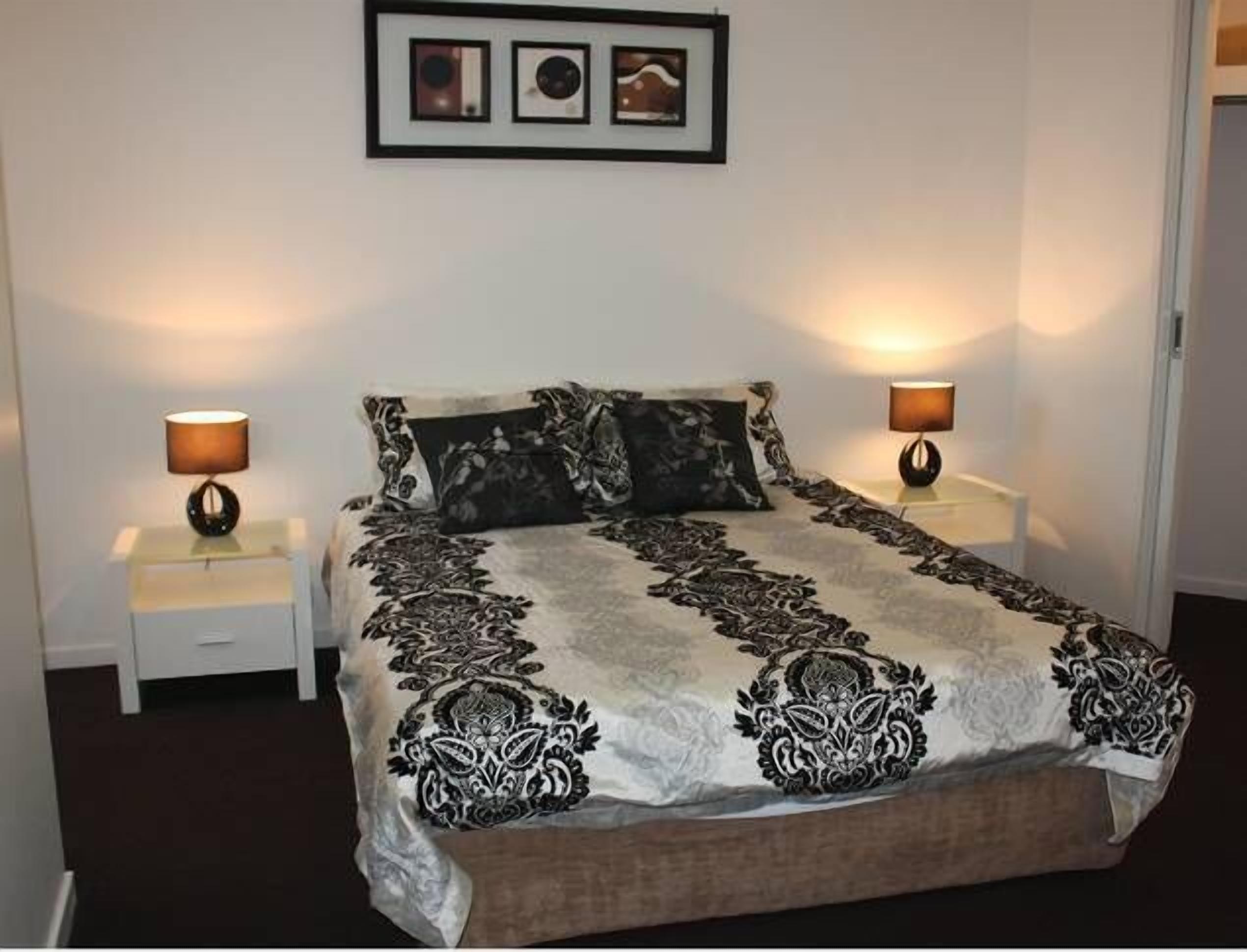 Ballantrae Docklands Apartment 2BD 2BA free WiFi and under cover parking — image 8