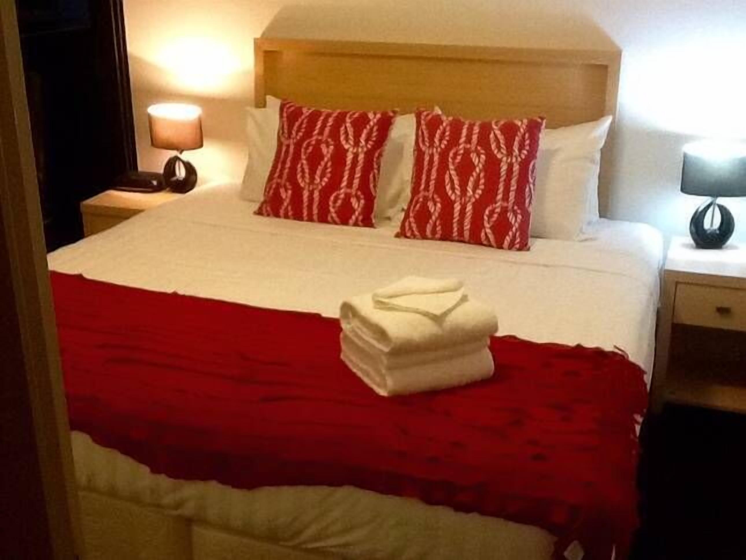 Ballantrae Docklands Apartment 2BD 2BA free WiFi and under cover parking — image 12