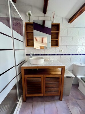 Shower, hair dryer, soap, toilet paper - House / Villa - LA SEYNE SUR MER (La Seyne-Sur-Mer)
