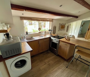 A compact kitchen with a washing machine, a sink, and a window with blinds. - House / Villa - LA SEYNE SUR MER (La Seyne-Sur-Mer)