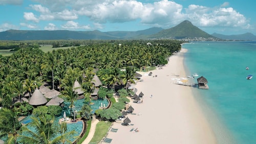 Superb apartment-300m from beach (Rate incl. free WiFi, maid service, parking..)