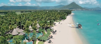 Superb apartment-300m from beach (Rate incl. free WiFi, maid service, parking..)