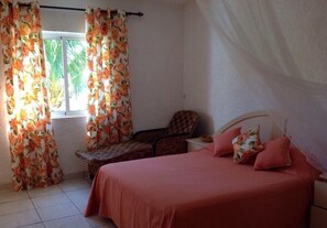 3 bedrooms, in-room safe, iron/ironing board, WiFi