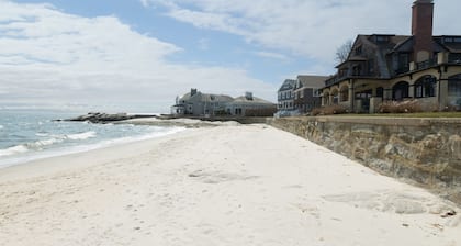 Private Beach - 5 bedroom, 3 bath, sleeps 10 comfortably - Ocean Glimpses