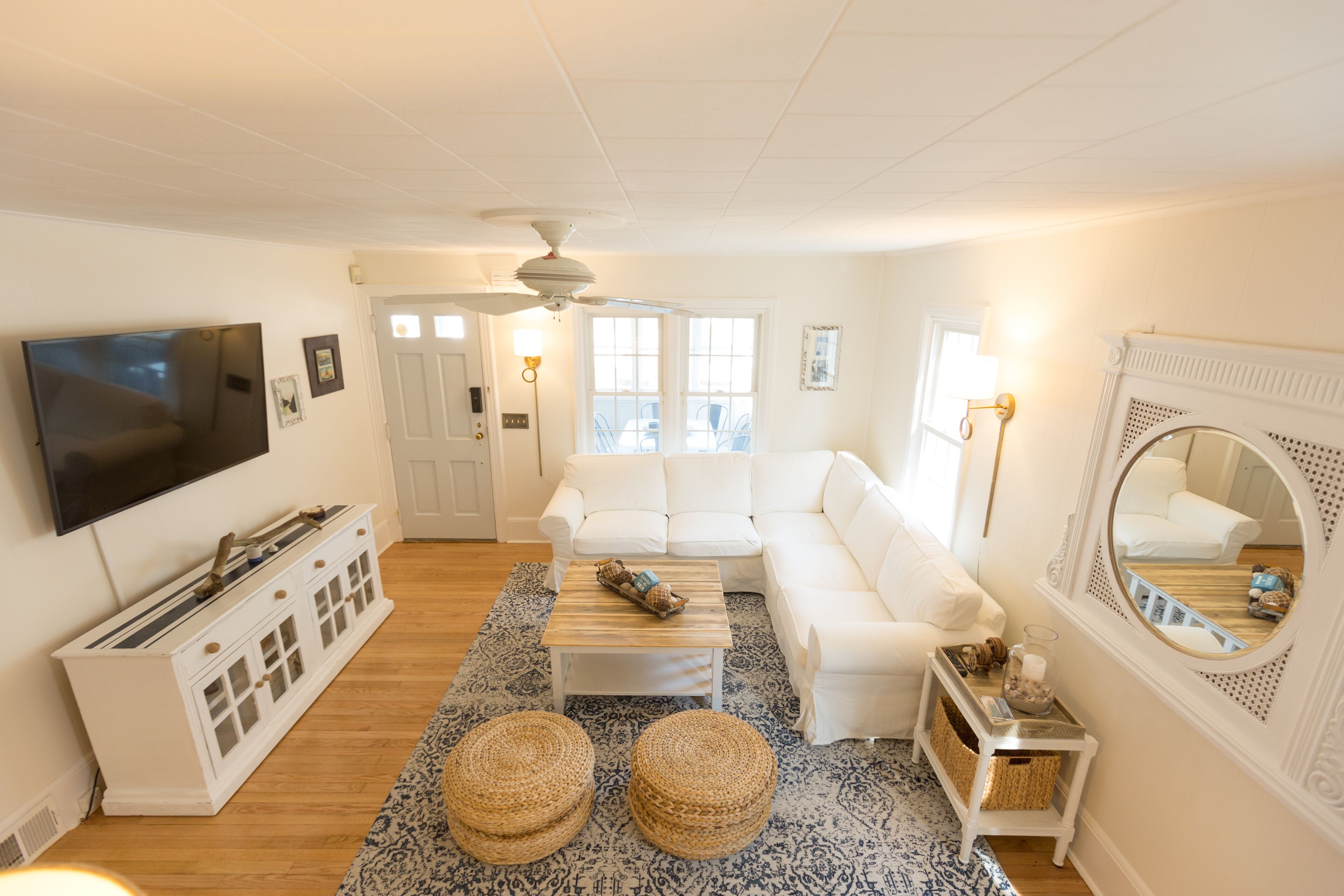 Private Beach - 5 bedroom, 3 bath, sleeps 10 comfortably - Ocean Glimpses