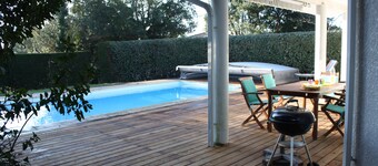 Villa Abri-Côtier  avec piscine privée abritée au bord du golf de MOLIETS-plage
