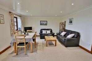 TV, DVD player, books - 2 bed first floor apartment with stunning sea views on Porthpean Golf Course (St Austell)