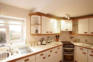 Kaffetrakter/tekoker, kjøleskap, mikrobølgeovn og ovn