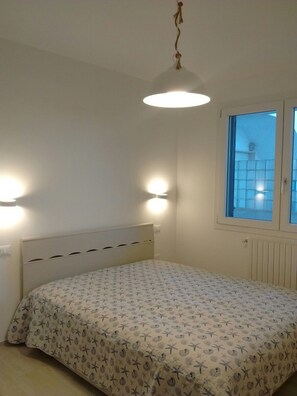 2 Schlafzimmer, Bügeleisen/Bügelbrett, Bettwäsche