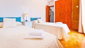 2 chambres, fer et planche Ă repasser, Wi-Fi, draps fournis