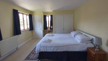 8 Schlafzimmer, BĂŒgeleisen/BĂŒgelbrett, Reisekinderbett, kostenloses WLAN