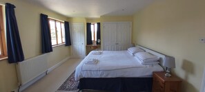 8 Schlafzimmer, Bügeleisen/Bügelbrett, Reisekinderbett, kostenloses WLAN