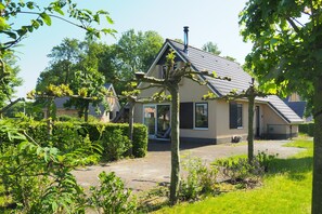 Exterior - Detached house with fully fenced garden and lots of privacy (Sondel)