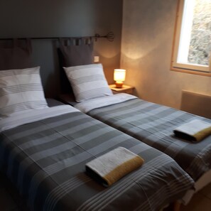 7 soverom, safe på rommet, strykejern/-brett og reiseseng for barn