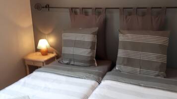 7 Schlafzimmer, Zimmersafe, BĂŒgeleisen/BĂŒgelbrett, Reisekinderbett