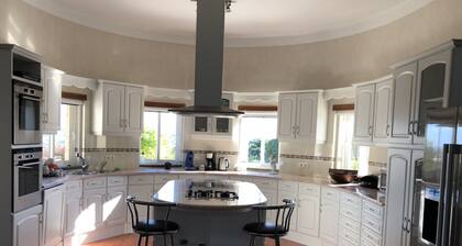 Atemberaubendes Haus mit separatem Nebengebäude, privatem Pool und Tennisplatz in der Nähe von Obidos