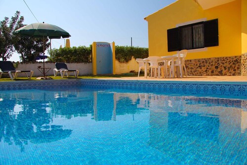 Charmante villa avec jardin privé et piscine-quartier calme près de Quinta do Lago