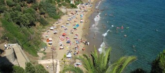 Quiet villa with beautiful sea view and terrace a few steps from the beach