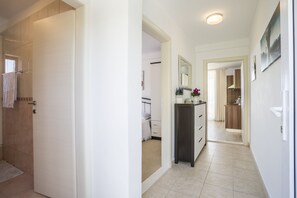 3 Schlafzimmer, Bügeleisen/Bügelbrett, Reisekinderbett, WLAN