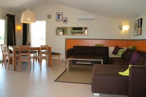 TV, lettore DVD, impianto stereo