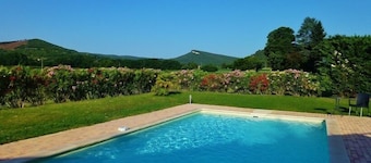 En pleine nature, riviÚre proche, piscine privée, canoe