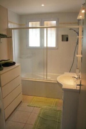 Bathtub, hair dryer, towels - Contemporary villa private pool alone in countryside 4 stars (Saint-Michel-D'euzet)