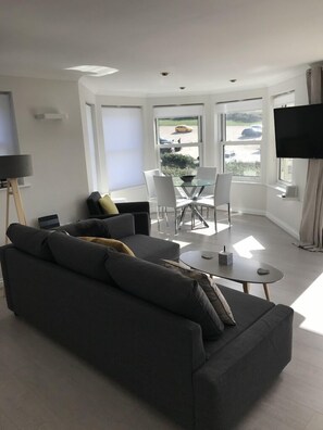 Smart TV - Beautiful Modern SeaView Apartment in WatergateBay (Newquay)