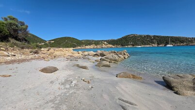 Sleeps 10 100 mt from Perdalonga beach. Wifi