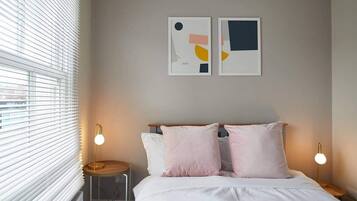 2 bedrooms, iron/ironing board, free WiFi, bed sheets