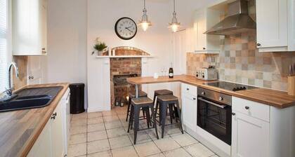 Host & Stay | Windsor Cottage