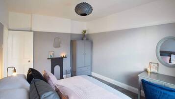 2 bedrooms, iron/ironing board, free WiFi, bed sheets