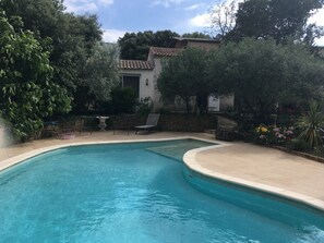 Outdoor pool - Small house barbecue pool (Foissac)