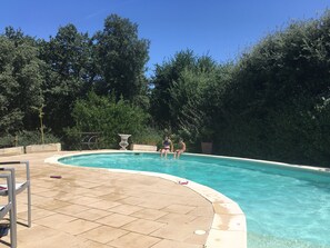 Outdoor pool - Small house barbecue pool (Foissac)