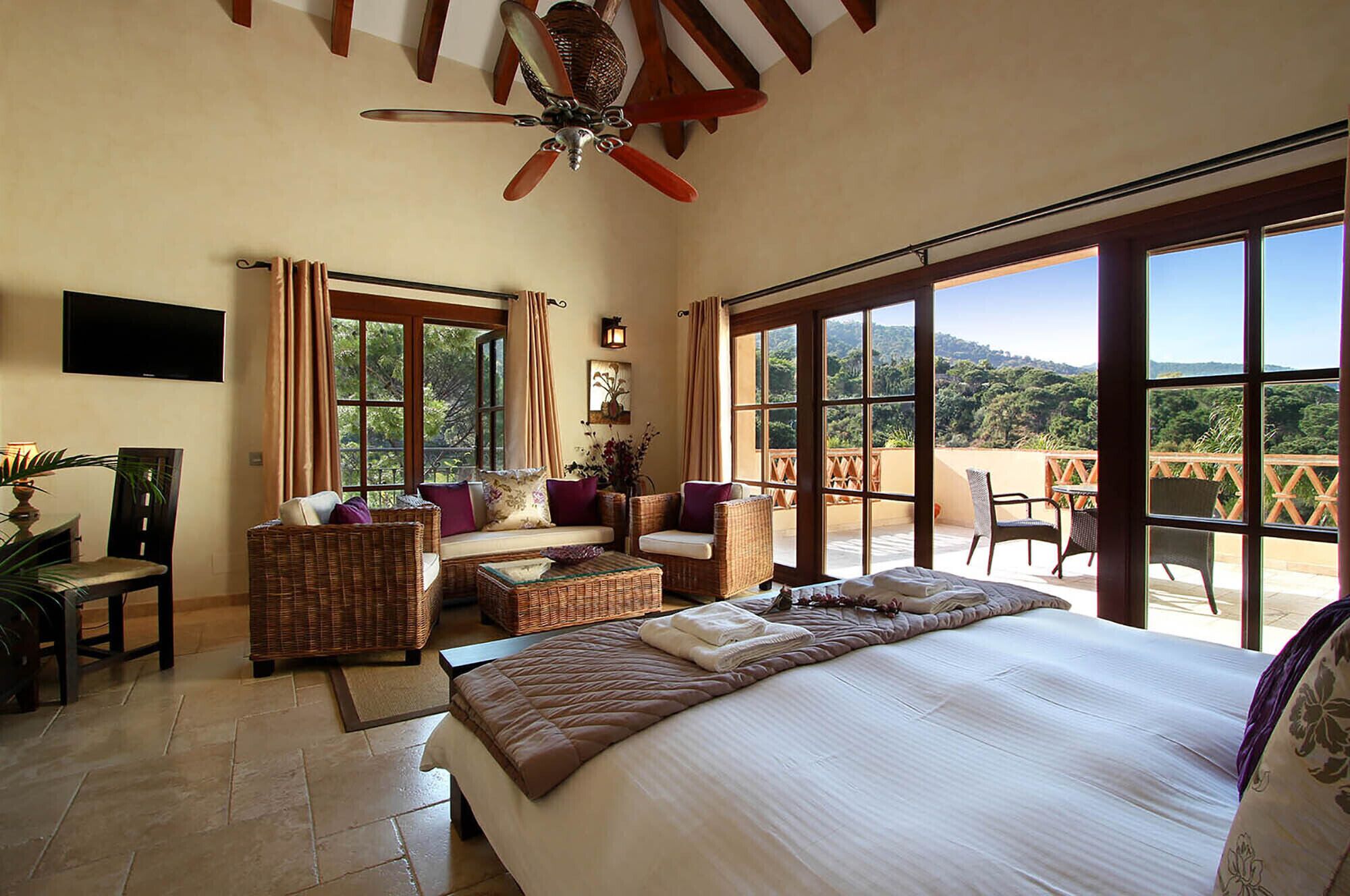 FREE €650 Daily Lux Pack - 7 Bedroom Luxury Villa, 2 Private Pools, Spa, Sauna