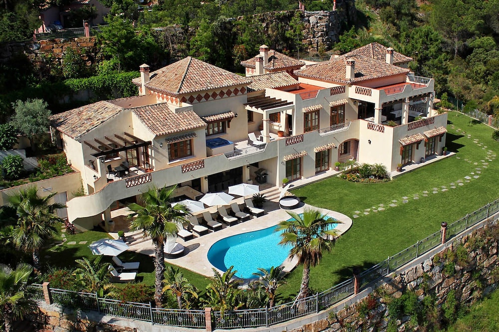 FREE €650 Daily Lux Pack - 7 Bedroom Luxury Villa, 2 Private Pools, Spa, Sauna