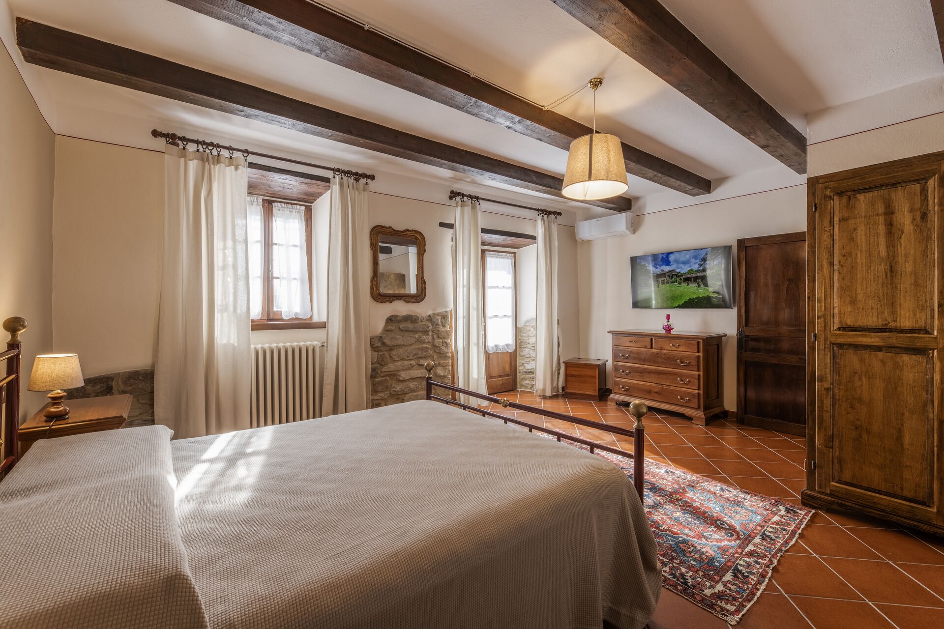 4 camere, ferro/asse da stiro, Wi-Fi gratuito, lenzuola