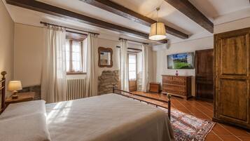 4 camere, ferro/asse da stiro, Wi-Fi gratuito, lenzuola