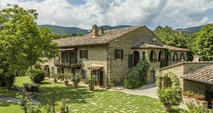 Beautiful renovated stone villa - private pool,park,air conditioning,smart tv