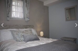 2 bedrooms, iron/ironing board, travel crib, WiFi - Grand Vue vert -Spacious 2 Bedroom Gite,heated pool on edge of medieval village (Puy-l'Évêque)