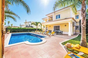 Pool - Villa Luana - Four Bedroom Villa, Sleeps 8 (Olhos de Água)