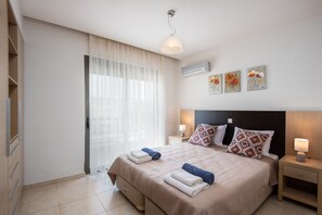 4 bedrooms, in-room safe, iron/ironing board, WiFi