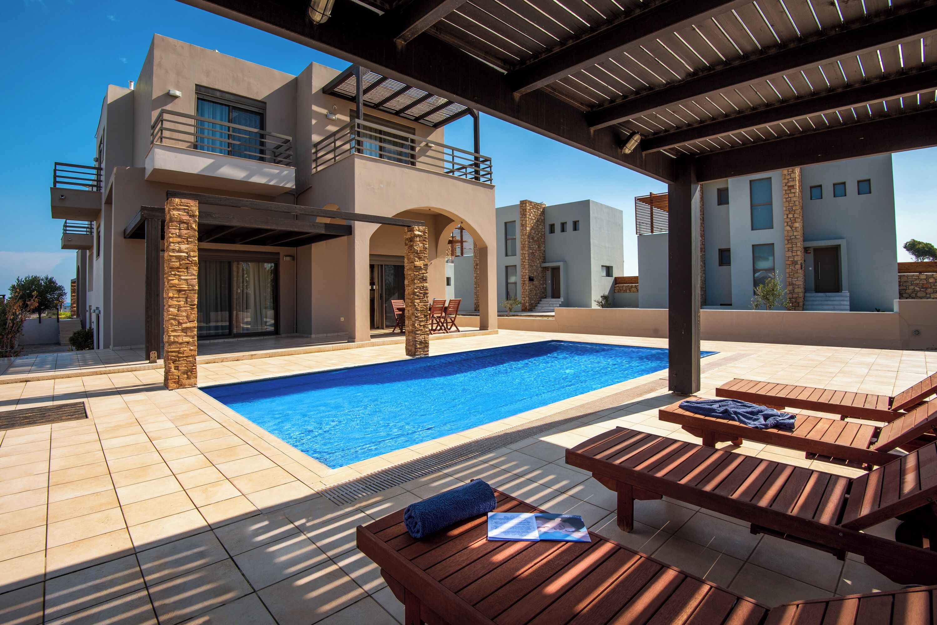 حمّام سباحة خارجي