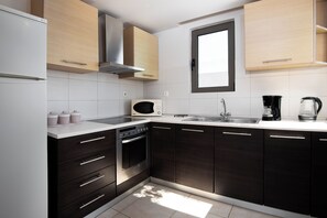 Fridge, microwave, oven, stovetop - Blue Wave Villa up to 10 (RHODES)