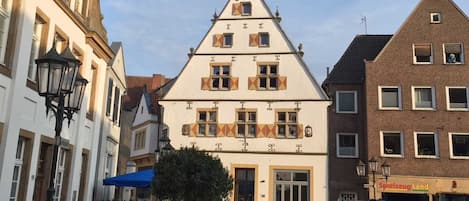 المنشأة من الخارج