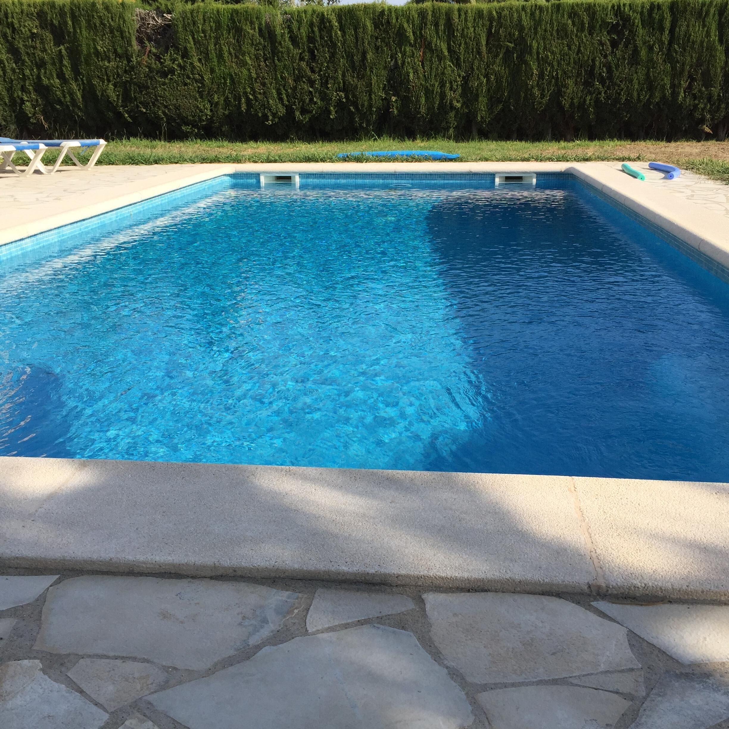 Piscine (9,5m x 4m).