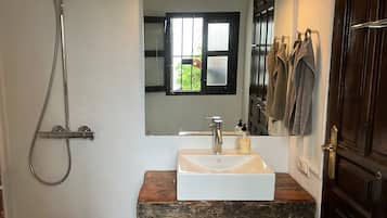 Combined shower/tub, hair dryer, towels, soap