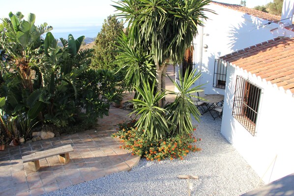 Terrace/patio - SUPER LOCATION AND FANTASTIC VIEWS OF THE SEA AND MOUNTAINS. BEAUTIFUL POOL (Sayalonga)