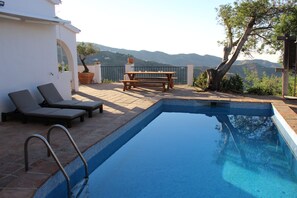 Outdoor pool - SUPER LOCATION AND FANTASTIC VIEWS OF THE SEA AND MOUNTAINS. BEAUTIFUL POOL (Sayalonga)