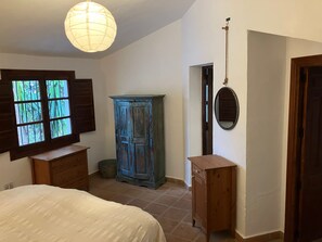 4 bedrooms, iron/ironing board, WiFi, bed sheets - SUPER LOCATION AND FANTASTIC VIEWS OF THE SEA AND MOUNTAINS. BEAUTIFUL POOL (Sayalonga)
