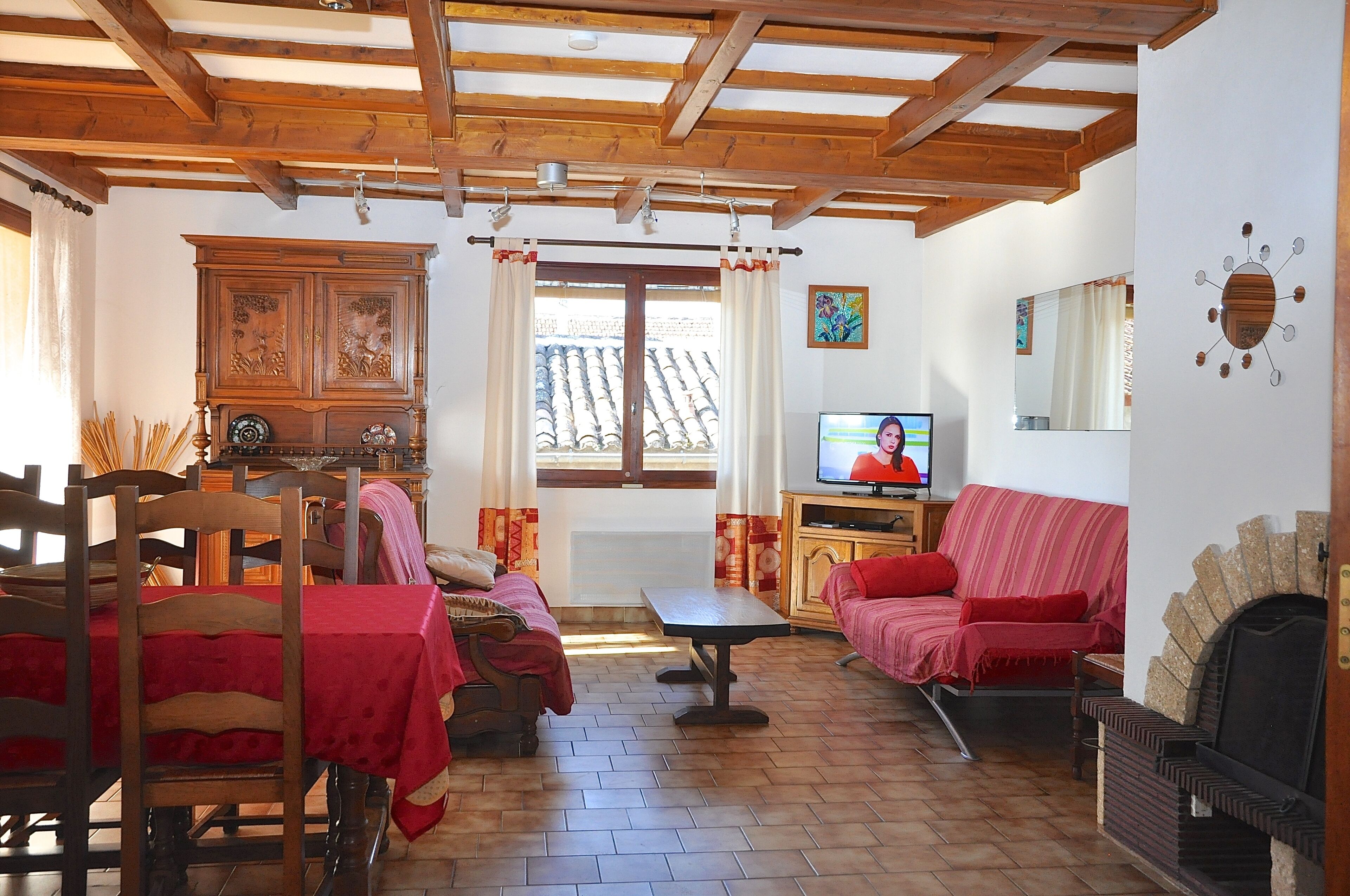 A FEW MINUTES FROM THE GORGES DE L'ARDECHE HOLIDAY HOUSE FOR 10 PEOPLE